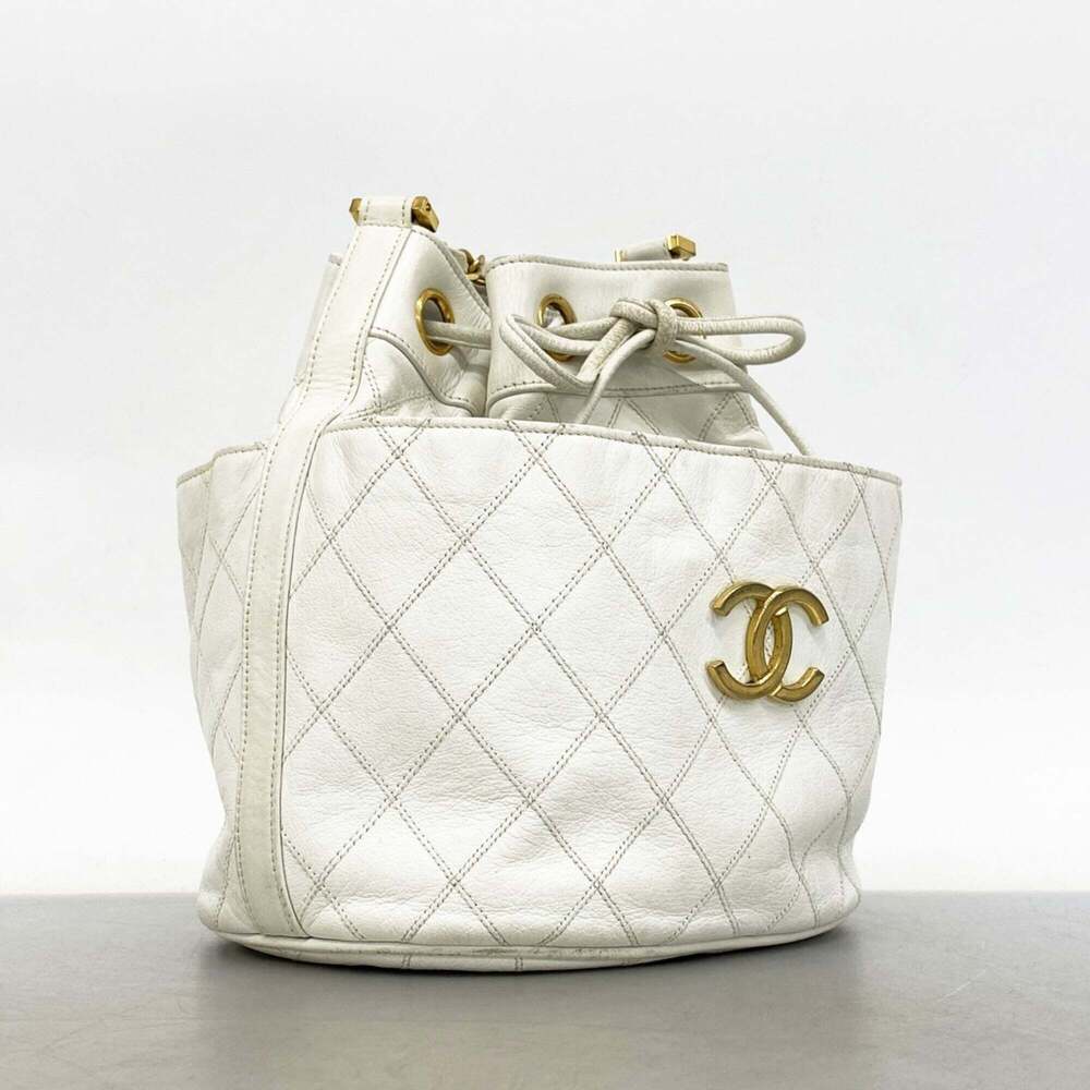 CHANEL White Leather Shoulder Bag - Picture 2 of 15